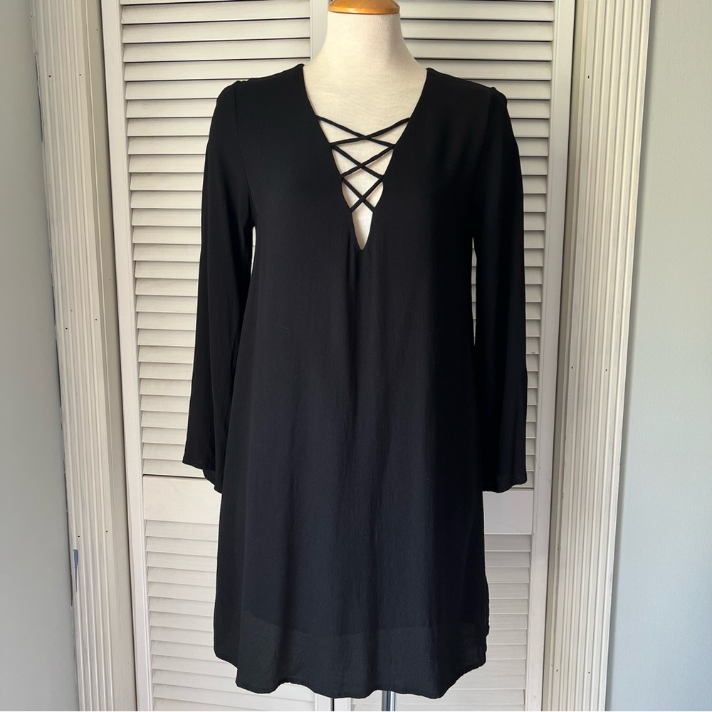 XS 🖤 ASTR the LABEL Black Rayon Viscose Shift Dress
